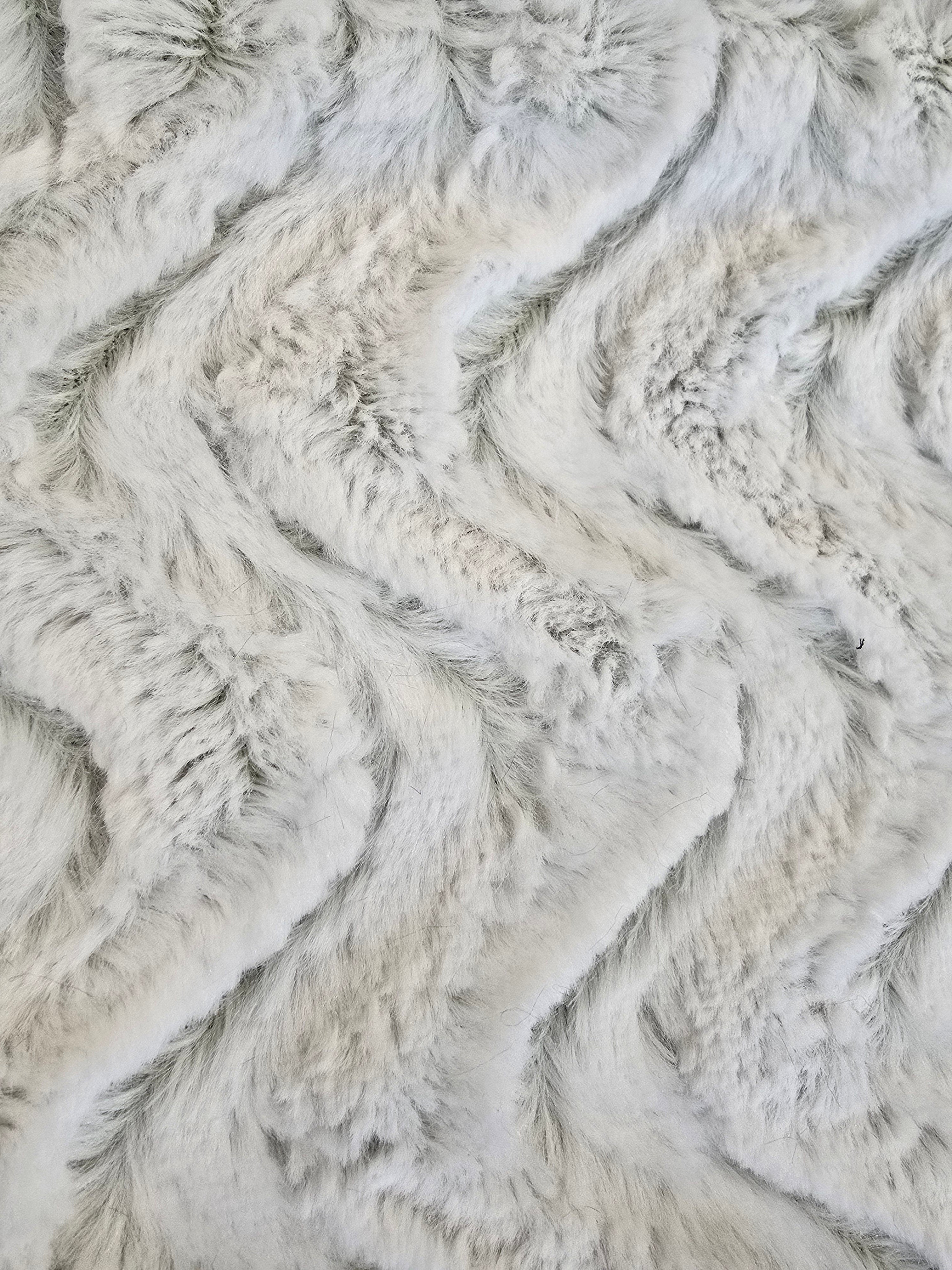 Infinity Light Green/White Peekaboo Wavy Scarf
